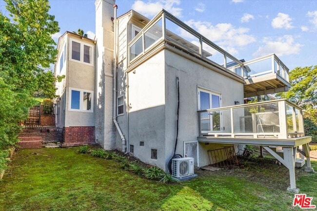 Building Photo - 2258 Moreno Dr