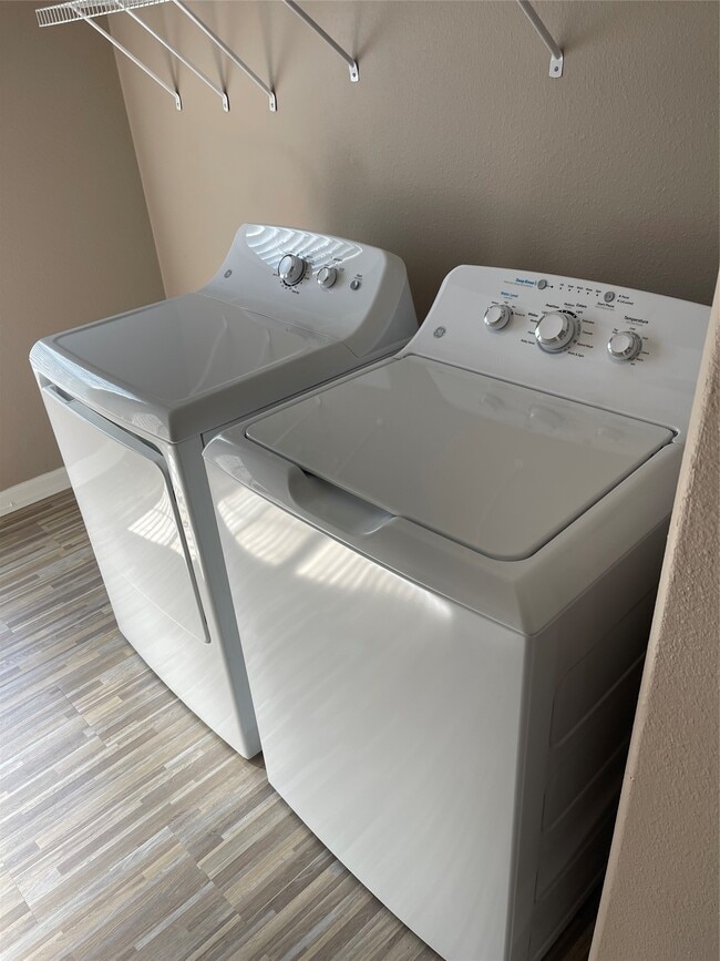 Building Photo - 21513 W Hammond Dr