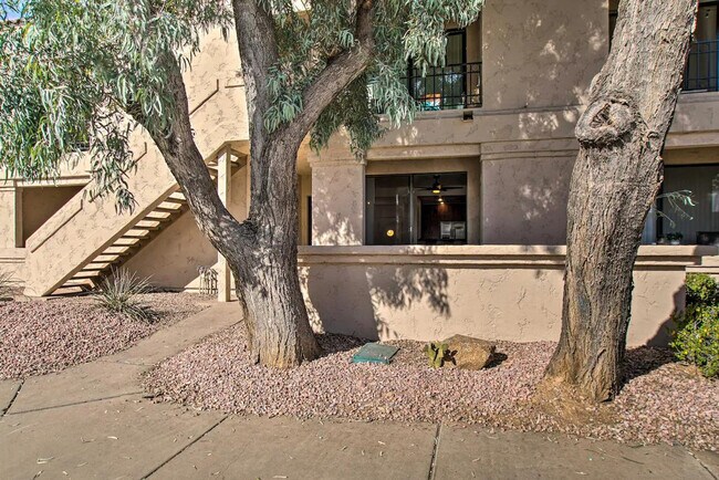 Building Photo - 9708 E Vía Linda