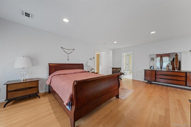 Building Photo - 20 Goshen Rd