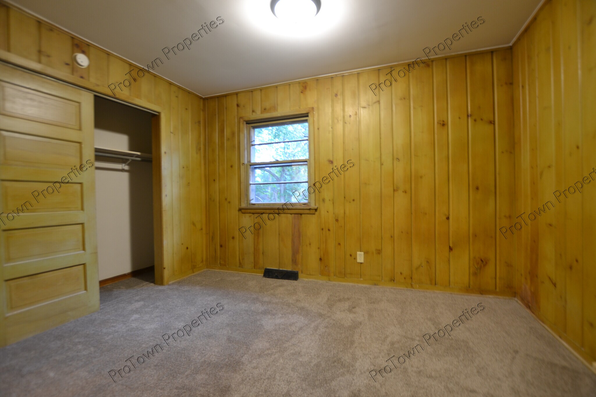 Building Photo - 10 Riverview St