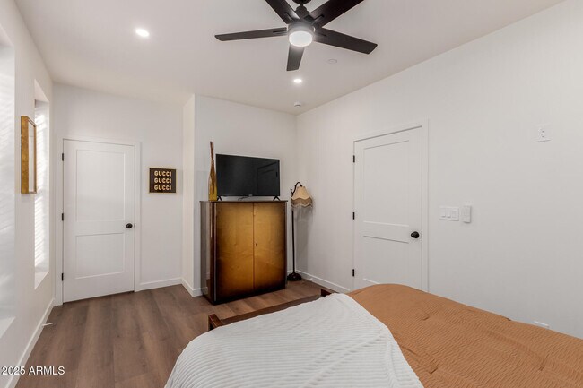 Building Photo - 12005 N Panorama Dr