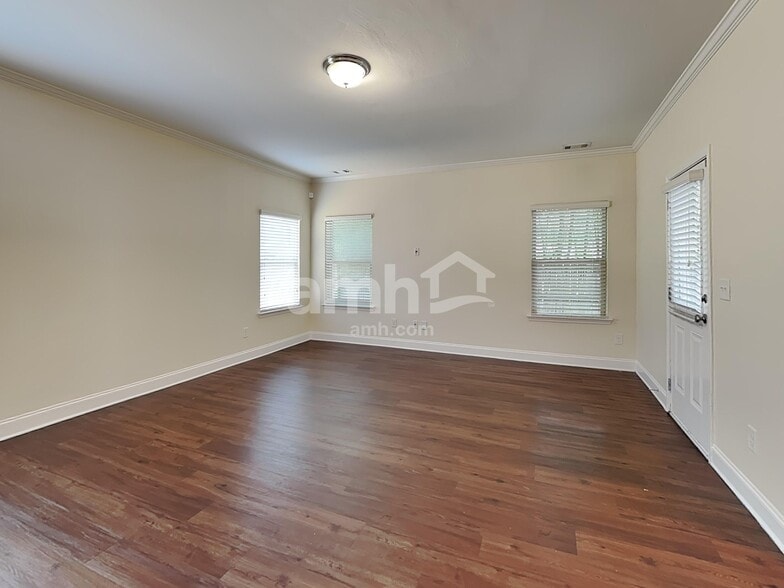 Building Photo - 2474 Beal St