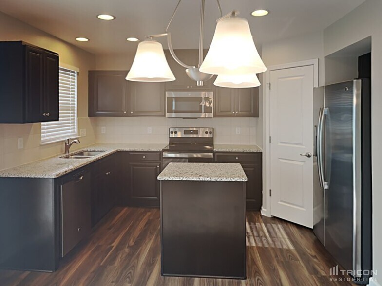 Building Photo - 2240 Pearwick Ct