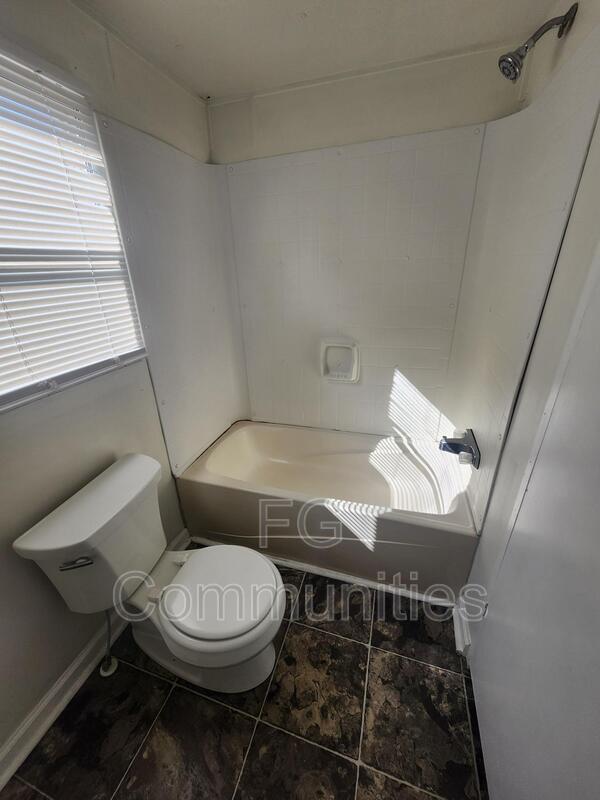 Building Photo - 1018 Crystal Blvd