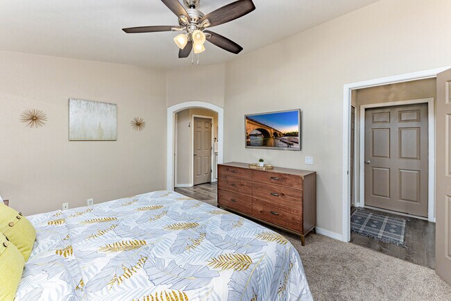 Building Photo - 820 Avalon Ave