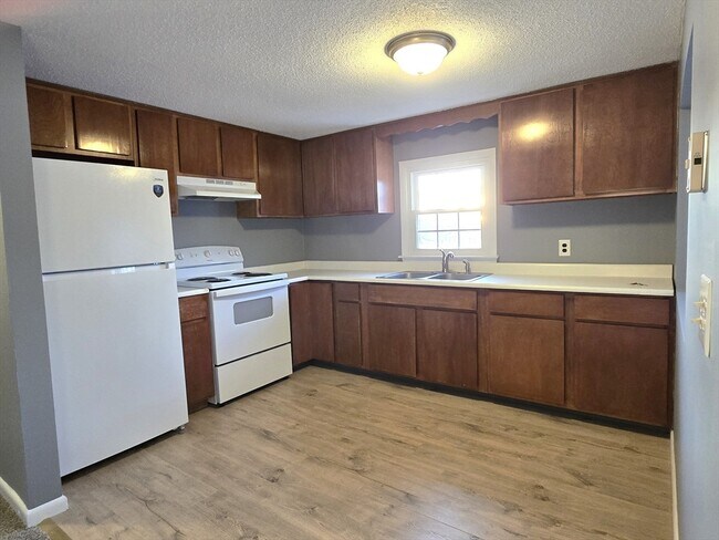 Building Photo - 19 Chapman Ave