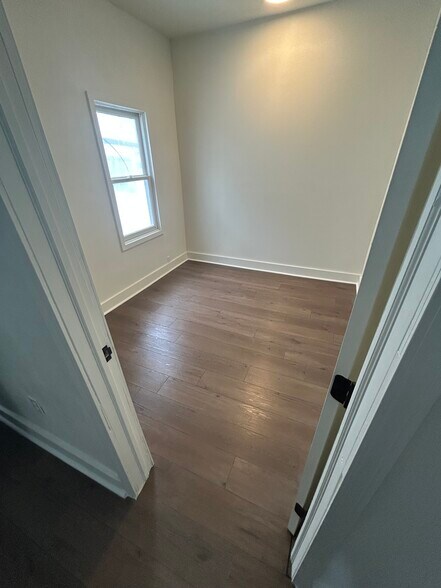 Building Photo - 232 Ferris St