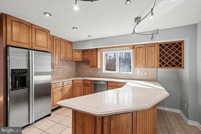 Building Photo - 5819 Stone Ridge Dr