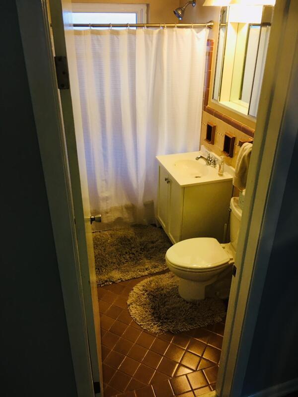 Building Photo - 5624 Lake St