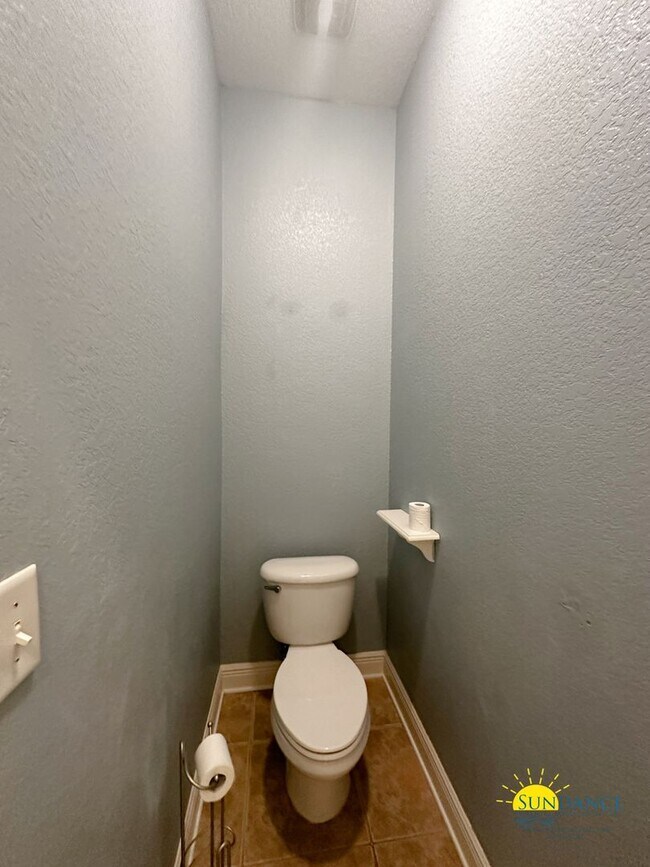 Building Photo - 3 Bedroom Home with Office in great Fort Walton community between Eglin and Hurlburt Field!