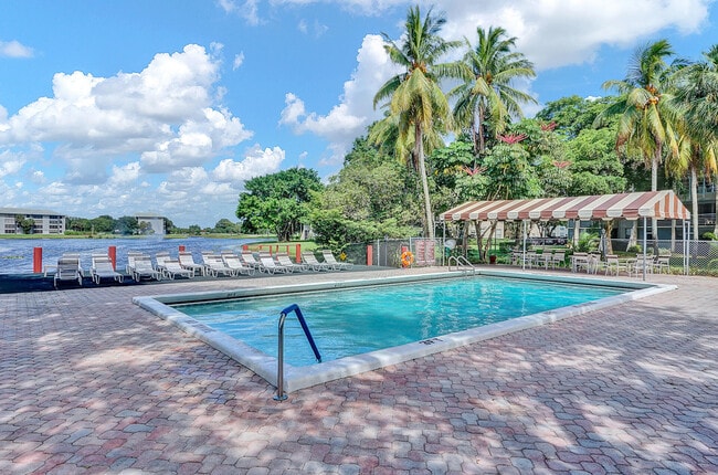 Building Photo - 9460 Poinciana Pl