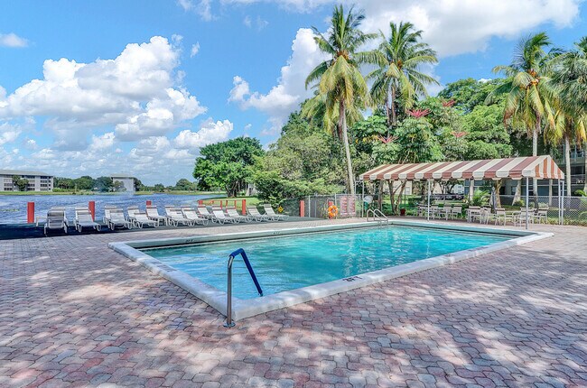 Building Photo - 9480 Poinciana Pl