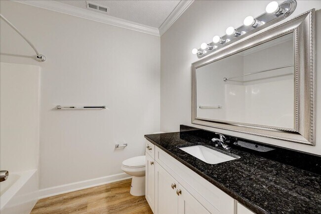 Building Photo - Evansville, IN**** Crown Moulding**** 2 Be...