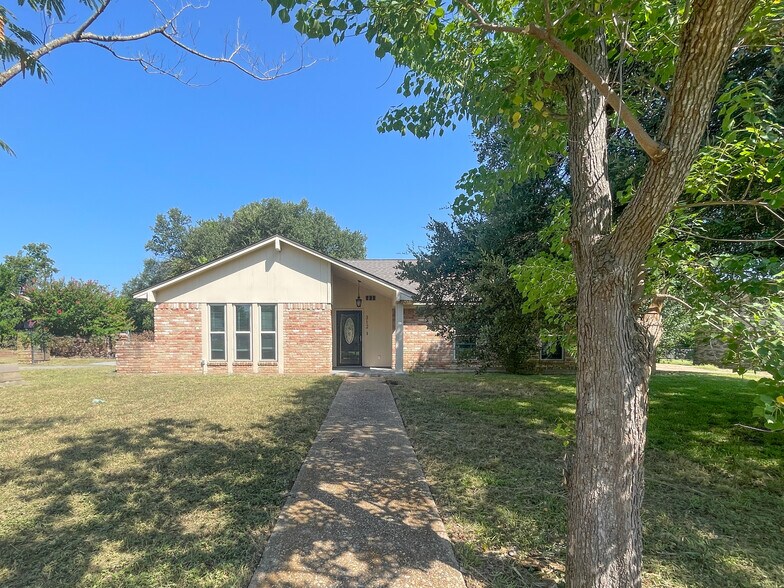 Building Photo - 312 Cedarwood Ln