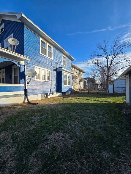 Building Photo - 526 Richmond Ave