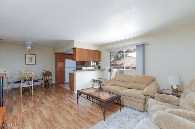 Building Photo - 7300 W Pirates Cove Rd