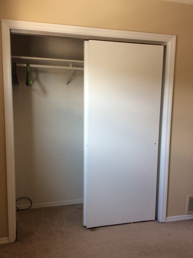 Building Photo - Available August 18th, 2026!