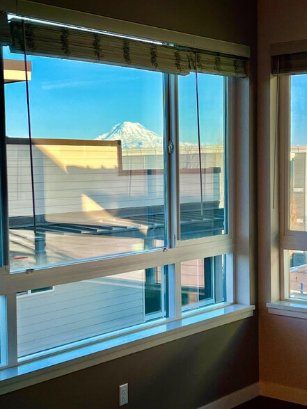 Building Photo - 2330 Yakima Ct