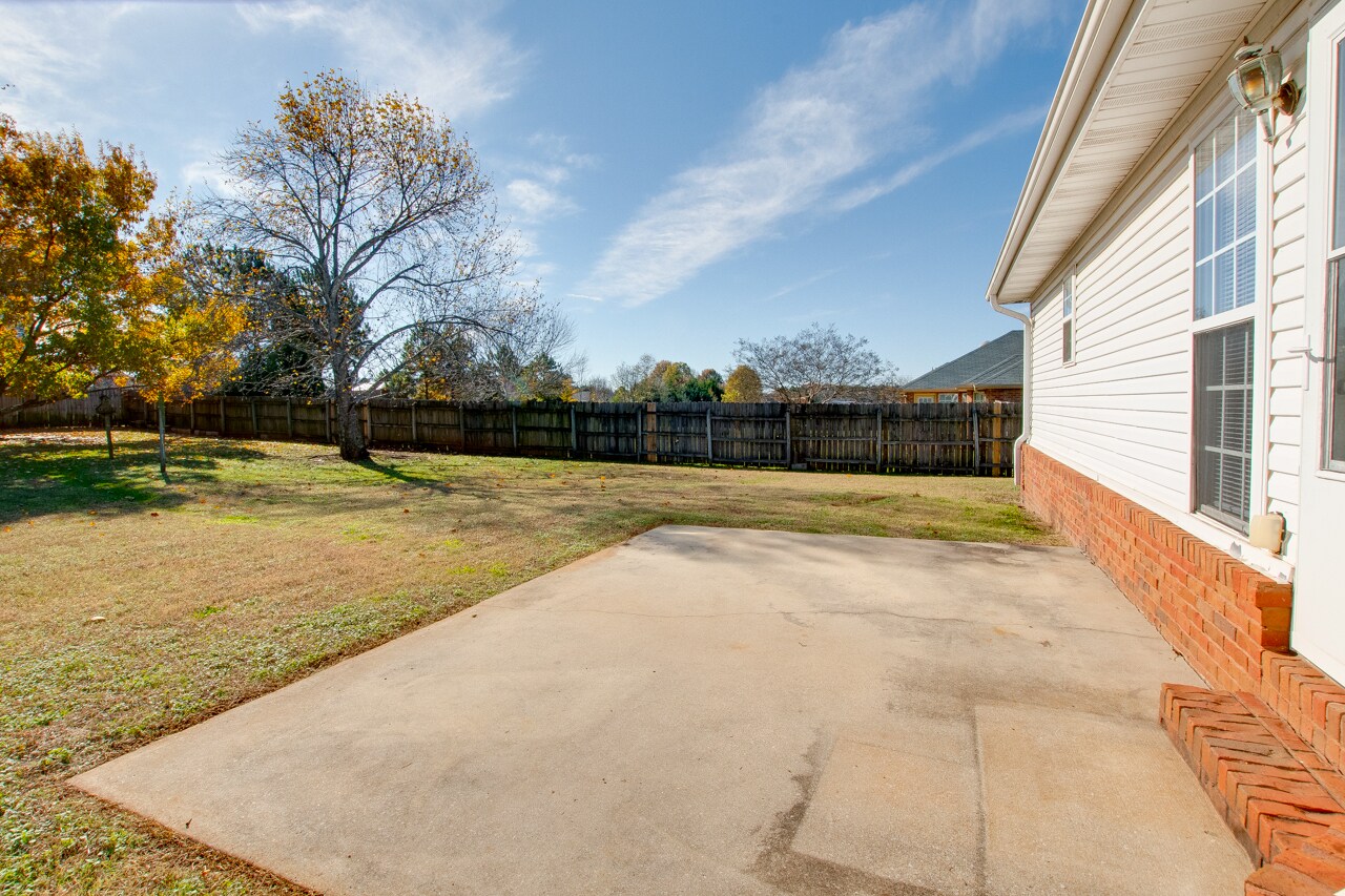 Building Photo - 104 Willow Green Dr