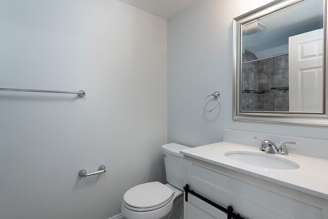 Building Photo - 917 Binney St