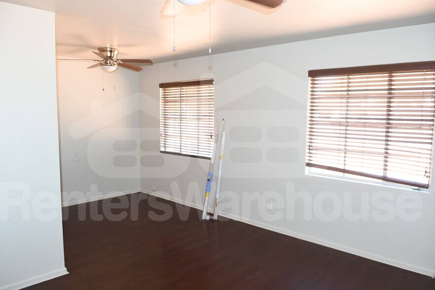 Building Photo - 2145 E Osborn Rd