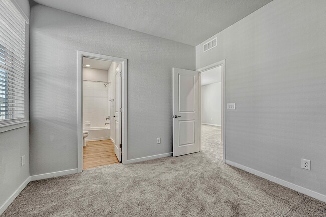 Building Photo - 13881 Bunny Hop Ln