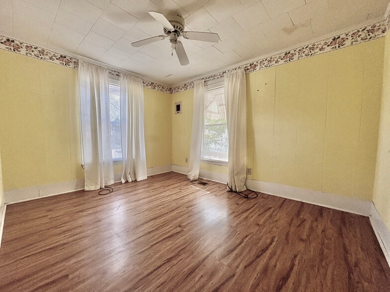 Building Photo - 516 Northwest Ave