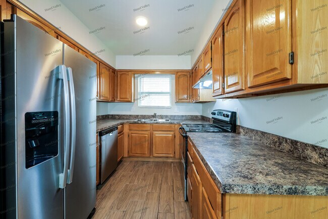 Building Photo - 509 NE Grand Ave