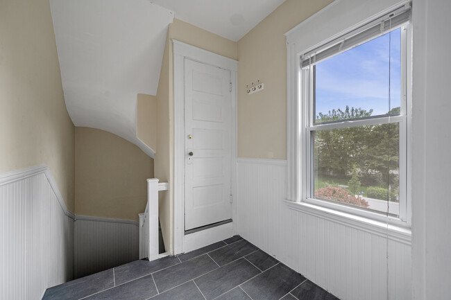 Building Photo - 5 Vale St