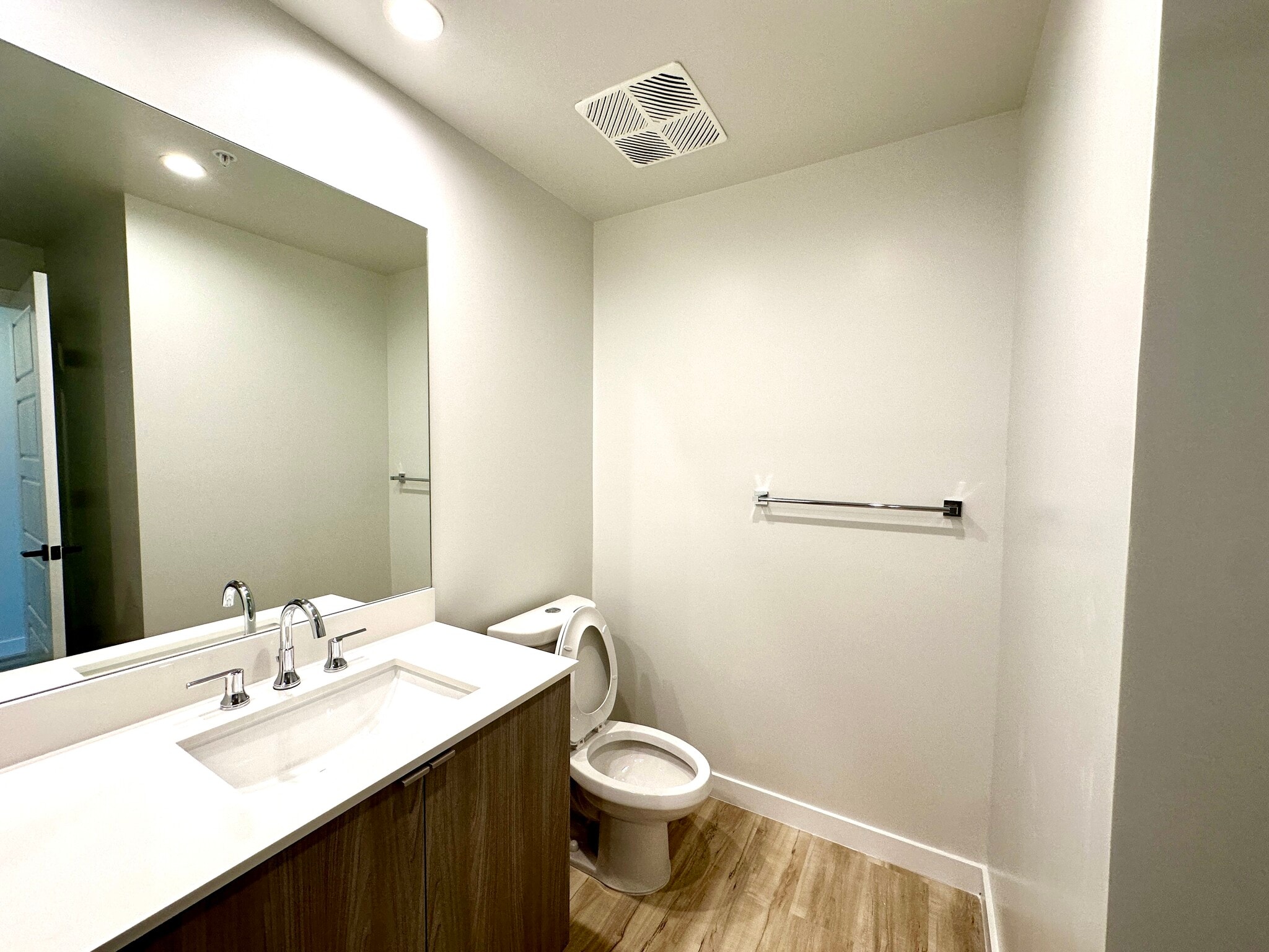 Building Photo - 525 SW 4th Ave