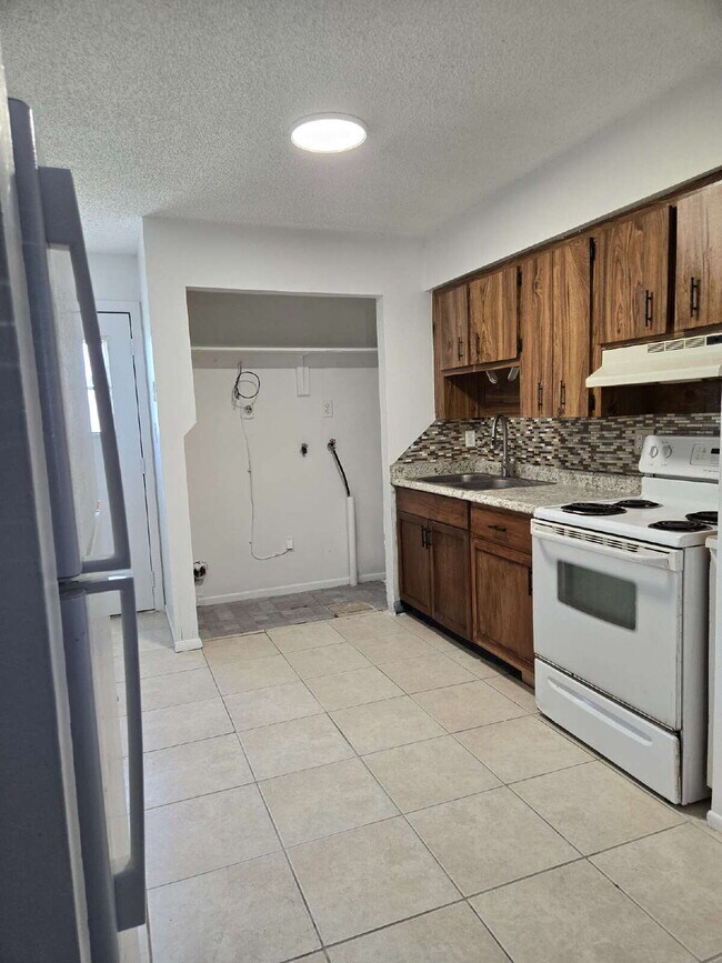 Building Photo - 3515-3517 Rose Rd