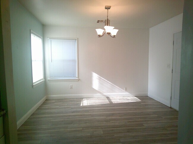 Building Photo - 2413 Ashby St