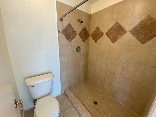 Building Photo - 4 Bedroom with Office Single Story Home Av...