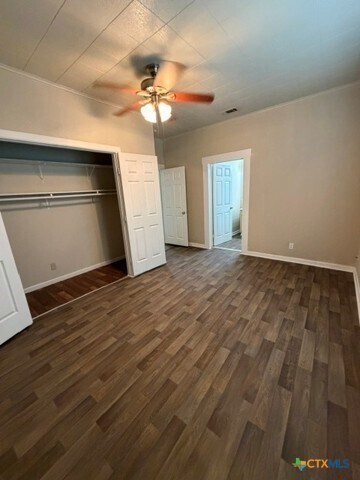 Building Photo - 322 W Austin St