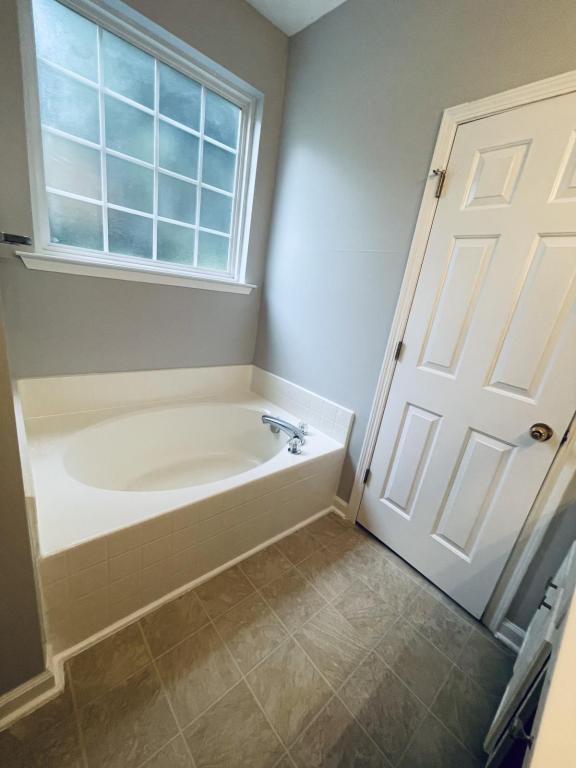 Building Photo - 156 Largess Ln