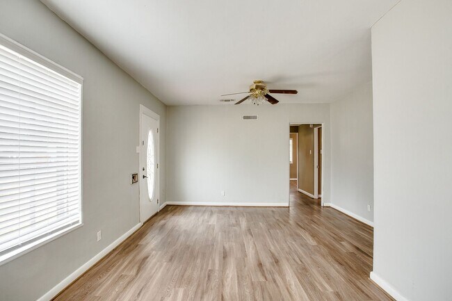 Building Photo - Pre Leasing for fall 2026! 2/2 in Tech Terrace!