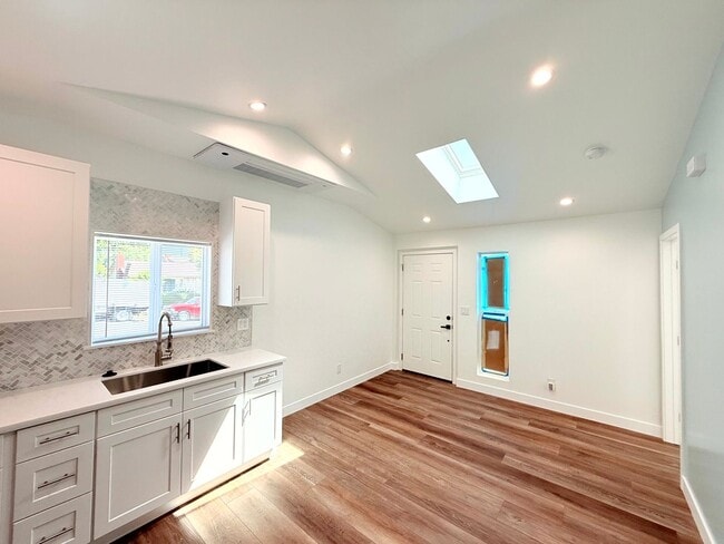 Building Photo - 10837 Fellows Ave