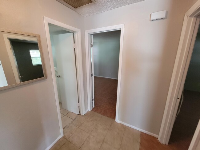 Building Photo - 3135 Pine Tree Ave