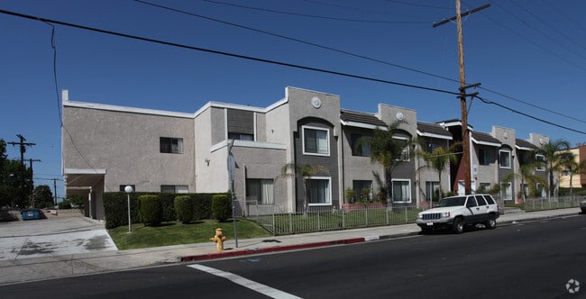 Primary Photo - Ventura Canyon Apartments