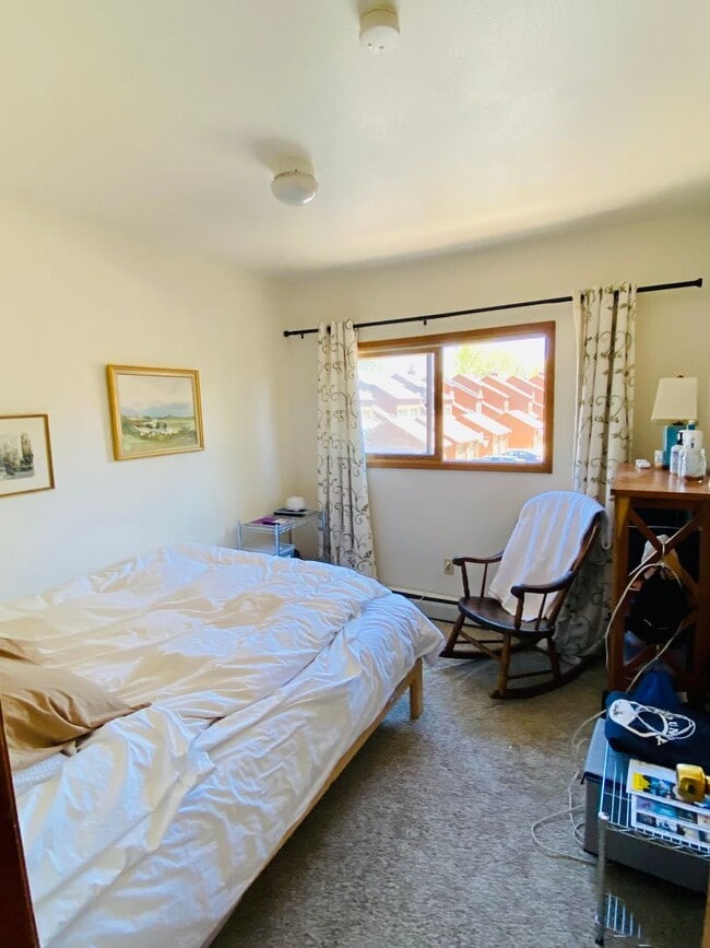 Building Photo - Fun and Funky Tri-Level Townhouse in Northeast Boulder, CO