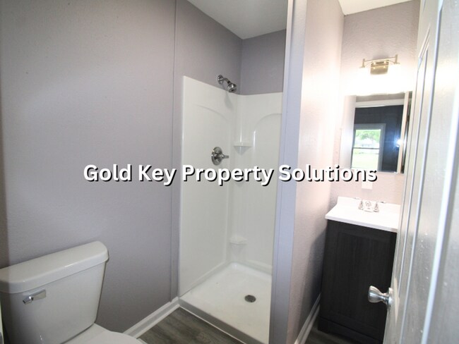 Building Photo - Fully Renovated 3 BR 2 BA House with Upgraded Appliances (NO SECTION 8)
