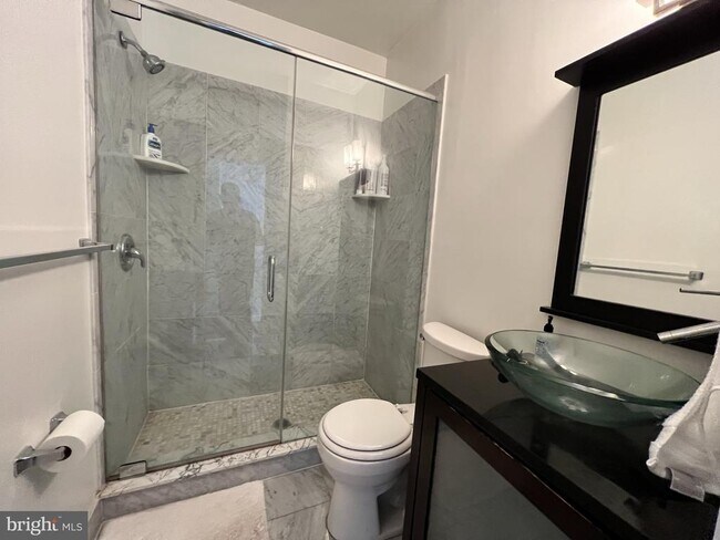 Building Photo - 258 S 18th St