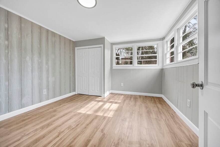 Building Photo - 842 Delverton Rd