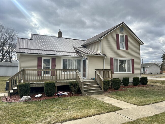 Primary Photo - 108 W Meier St