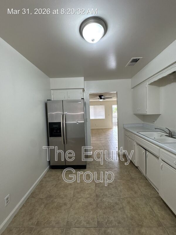 Building Photo - 527 S Garden St