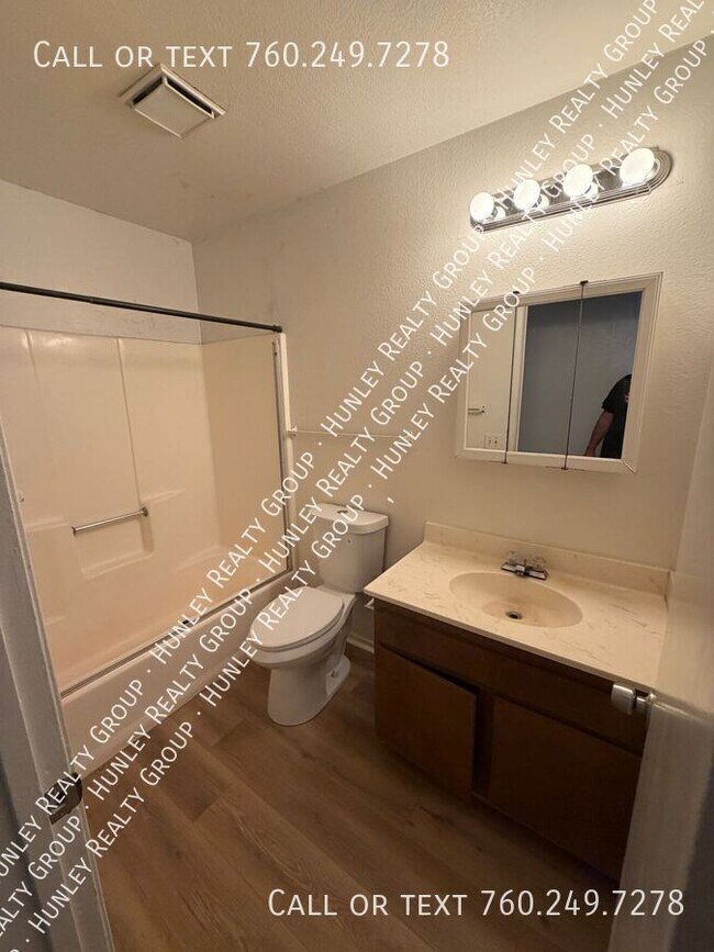 Building Photo - 15975 Calandria Way