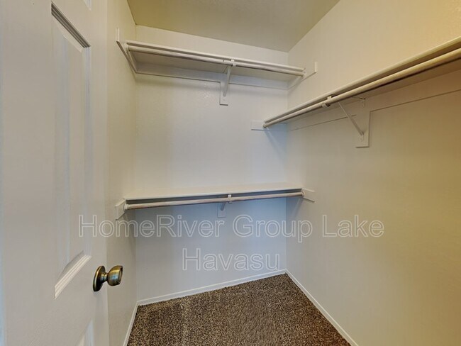 Building Photo - 3420 Ottawa Dr