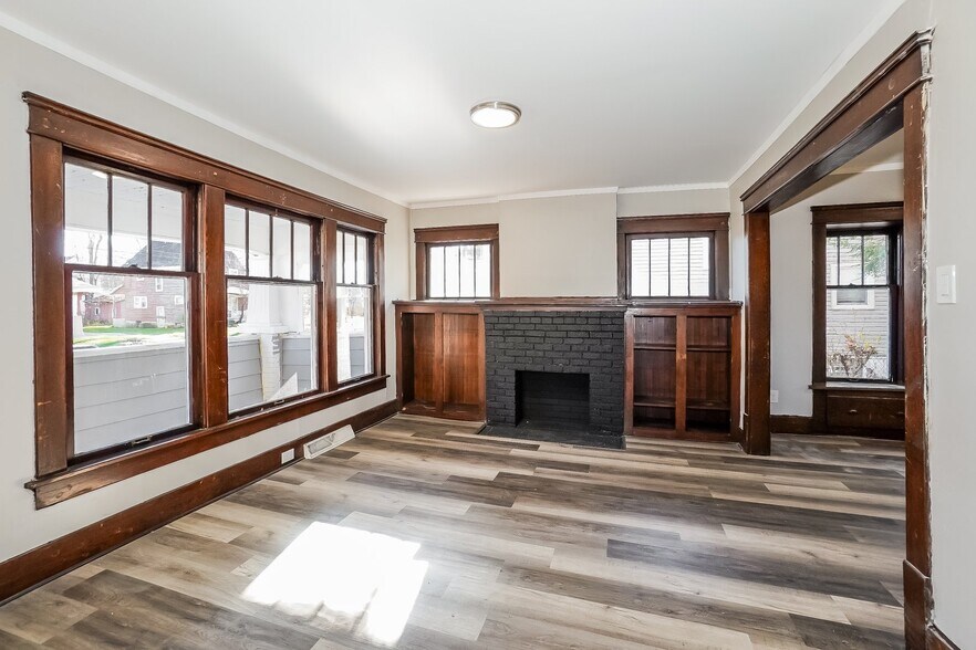 Building Photo - 724 Carlysle St