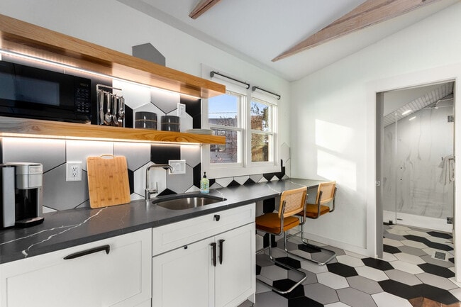 Building Photo - 71 Randolph St NE